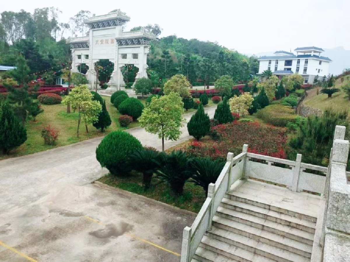 天堂陵园.jpg